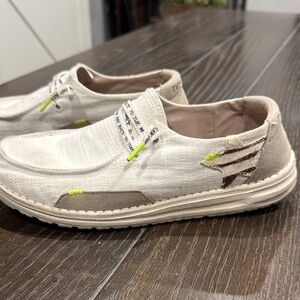 Hey Dude size 9 loafer  Shoes in White and Tan